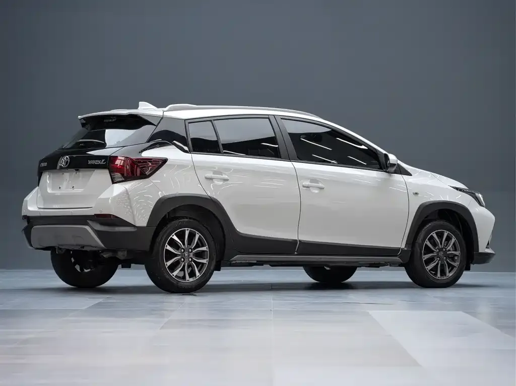 Toyota Yaris L — фото 4