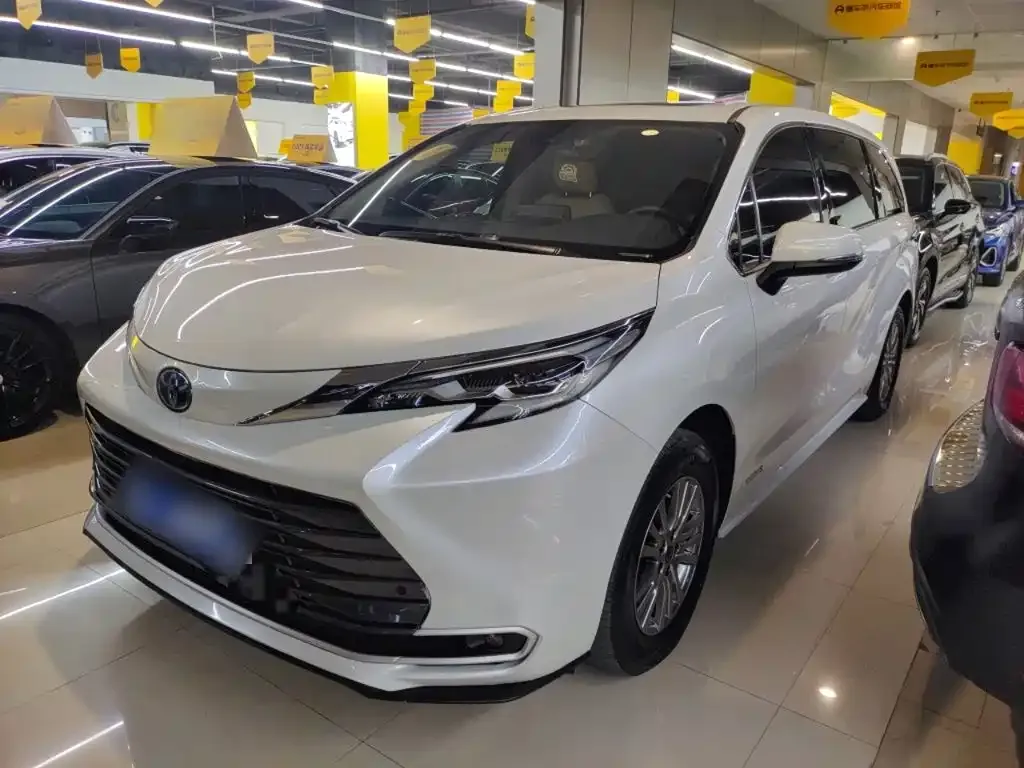 Toyota Sienna — фото 10