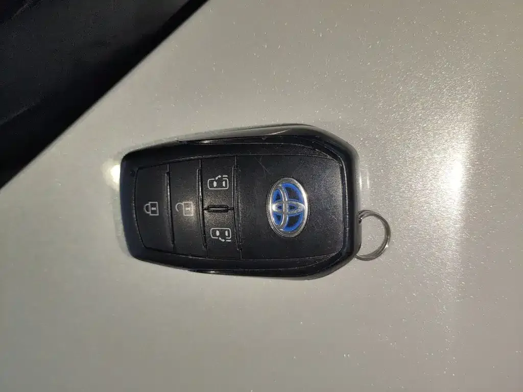 Toyota Sienna — фото 4