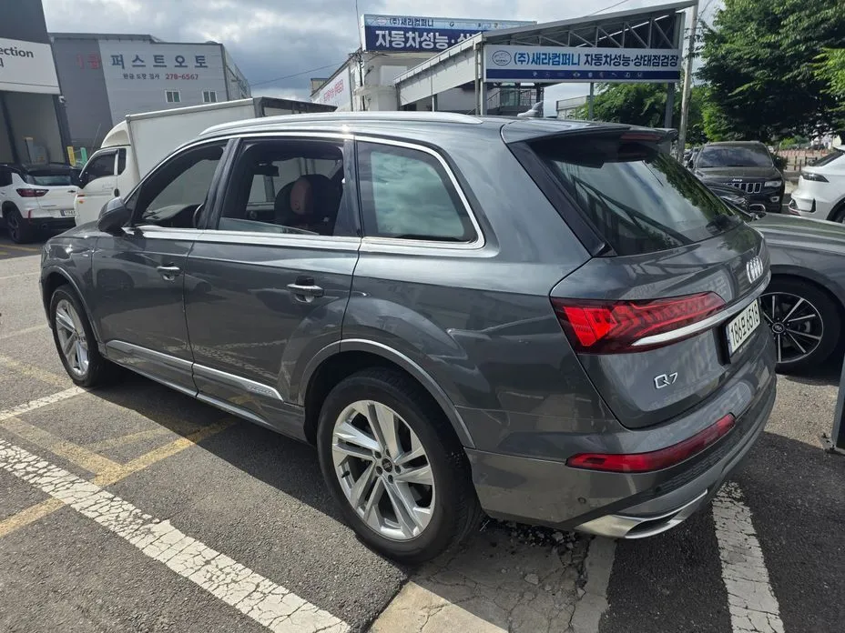 Audi Q7 2021 из KR, фото 10
