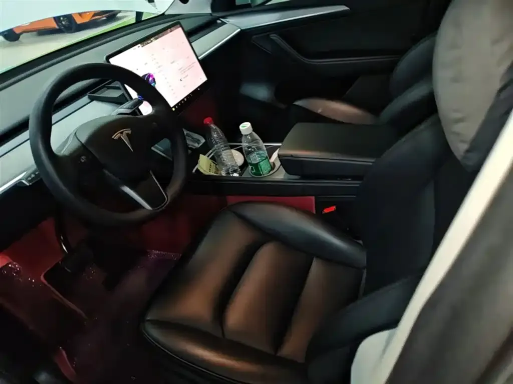 Tesla Model Y — фото 3