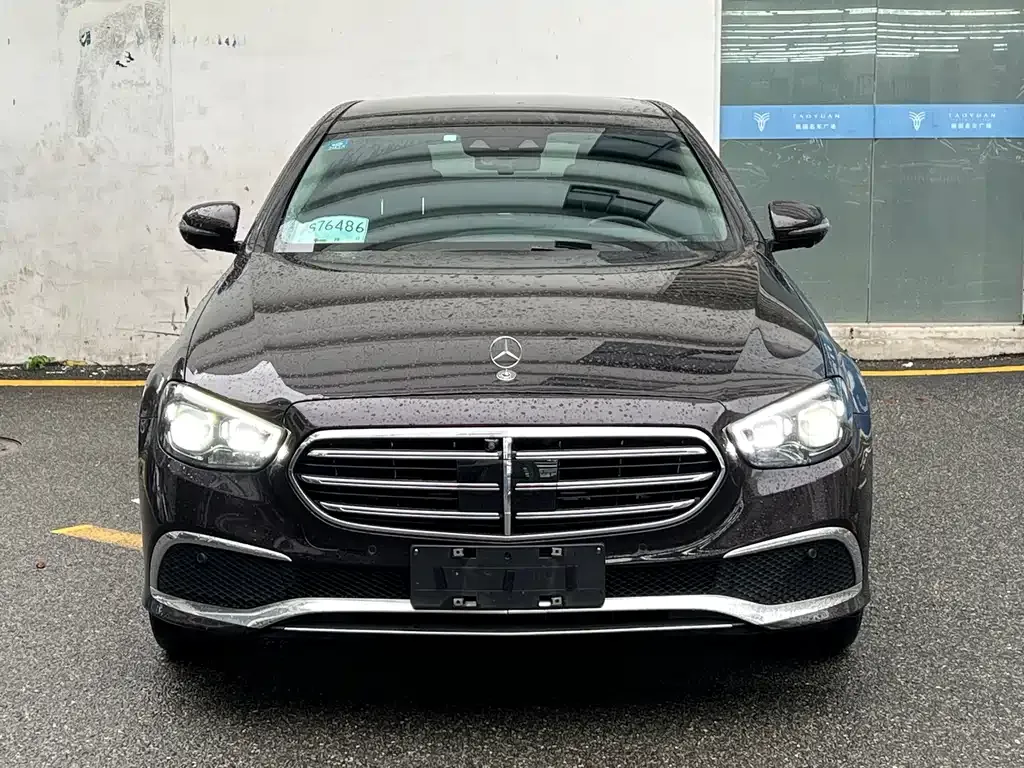 Mercedes-Benz E-Class — фото 1