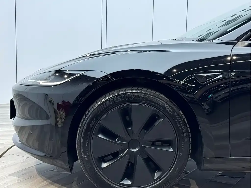 Tesla Model 3 — фото 9