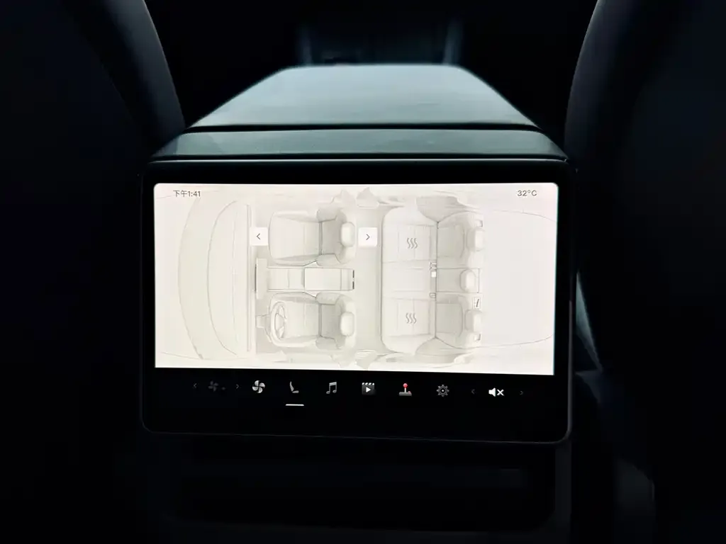 Tesla Model 3 — фото 2