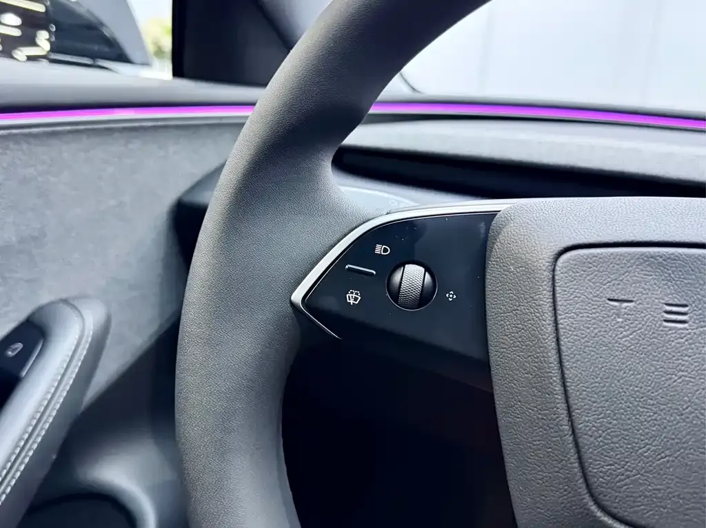 Tesla Model 3 — фото 8