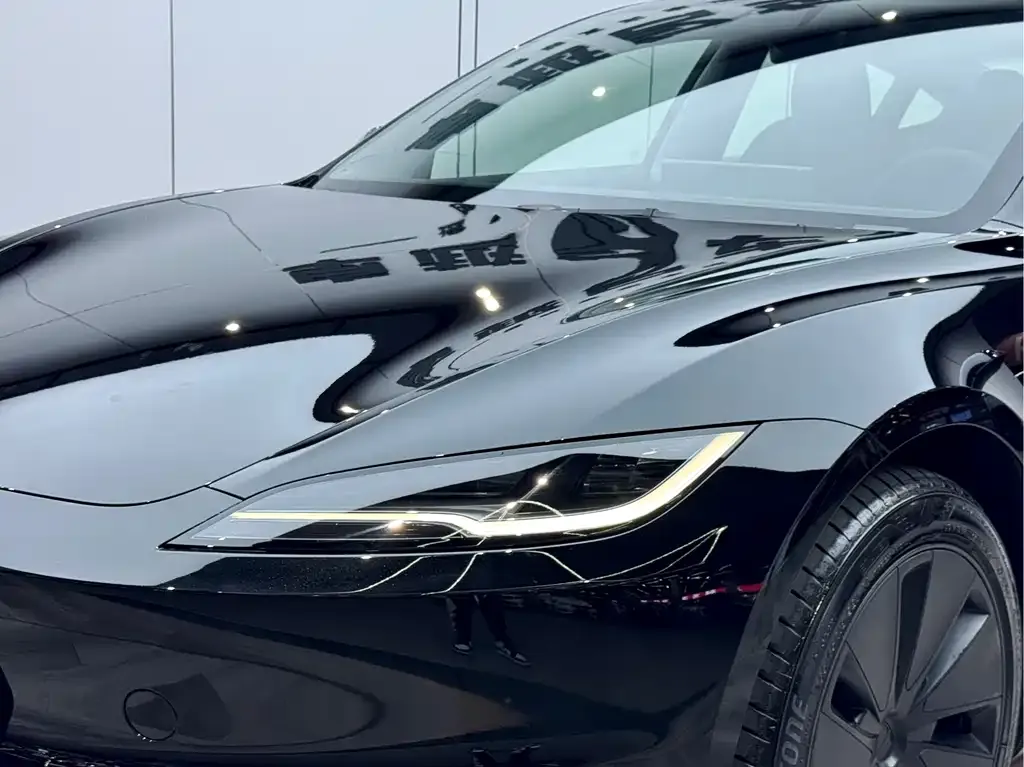 Tesla Model 3 — фото 10