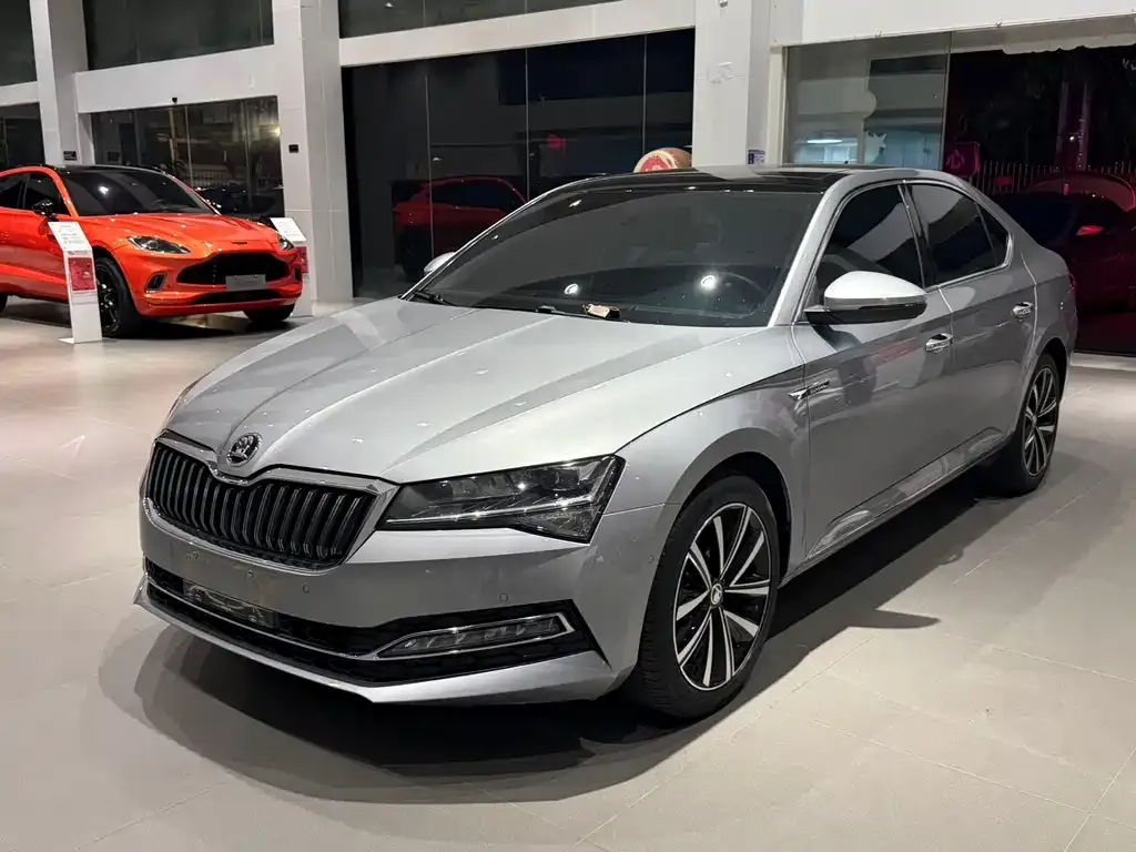 Skoda Superb — фото 1