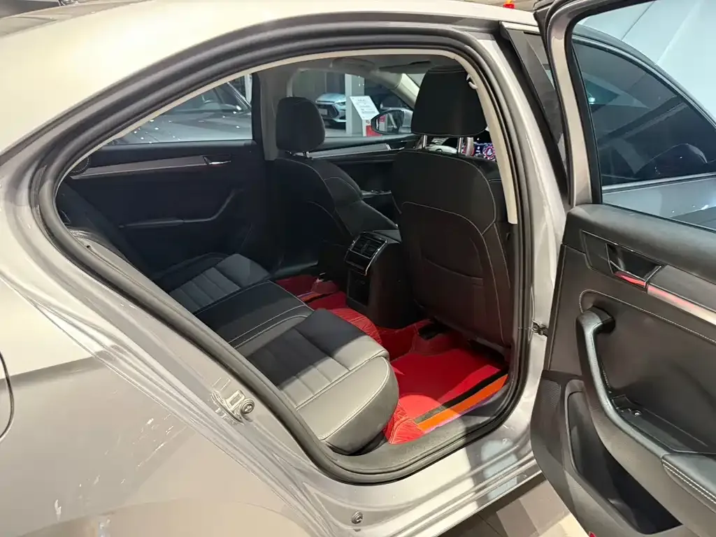 Skoda Superb — фото 7