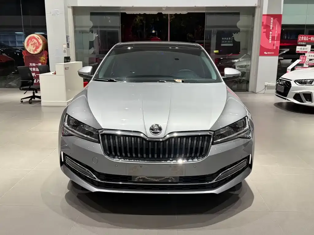Skoda Superb — фото 5