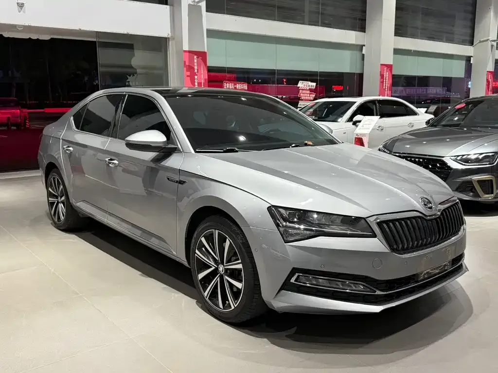 Skoda Superb — фото 4