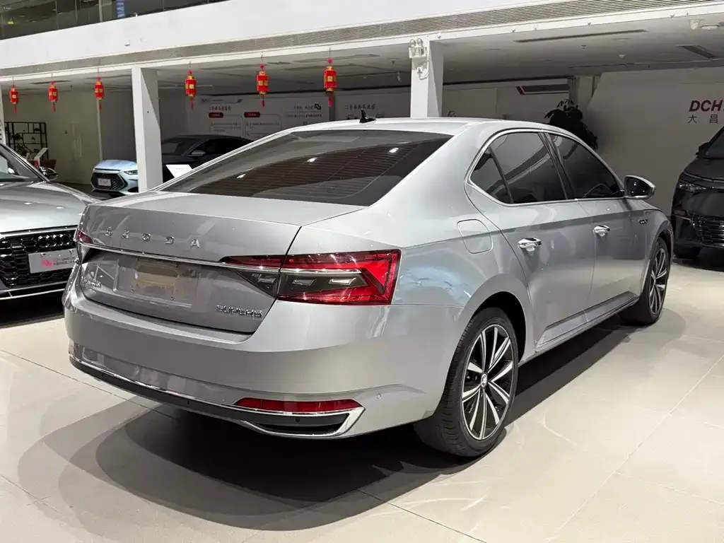 Skoda Superb — фото 3