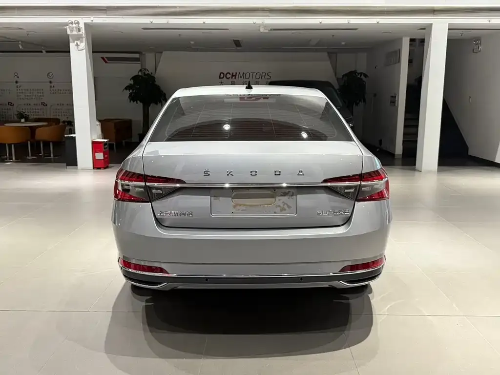 Skoda Superb — фото 2