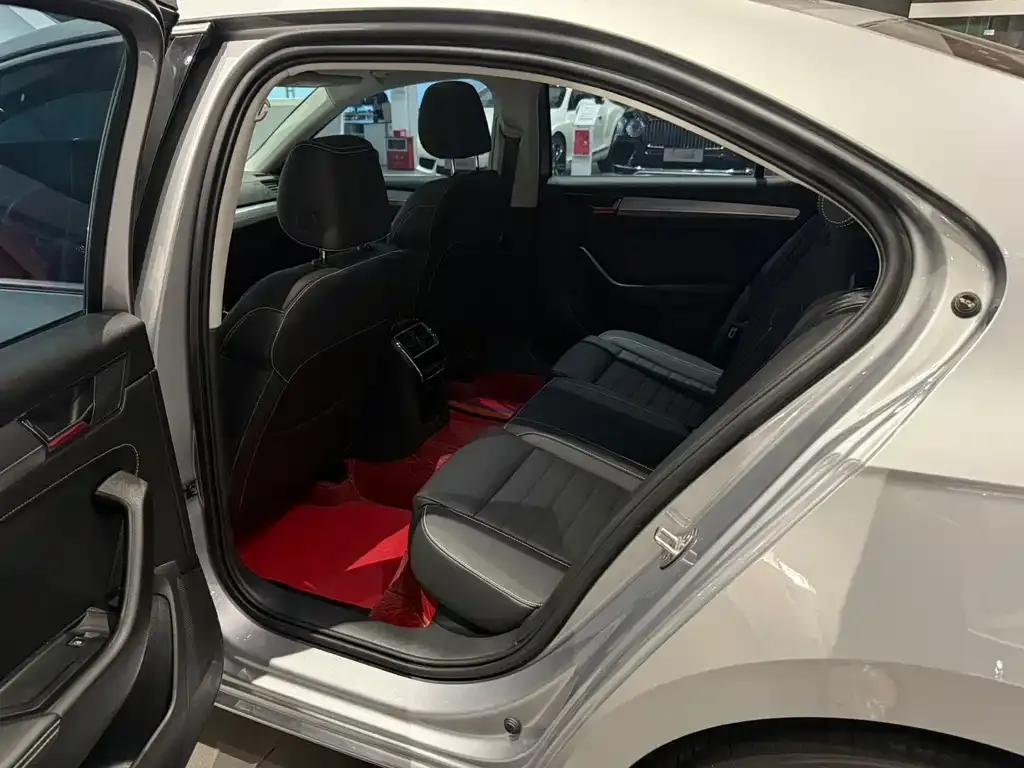Skoda Superb — фото 6