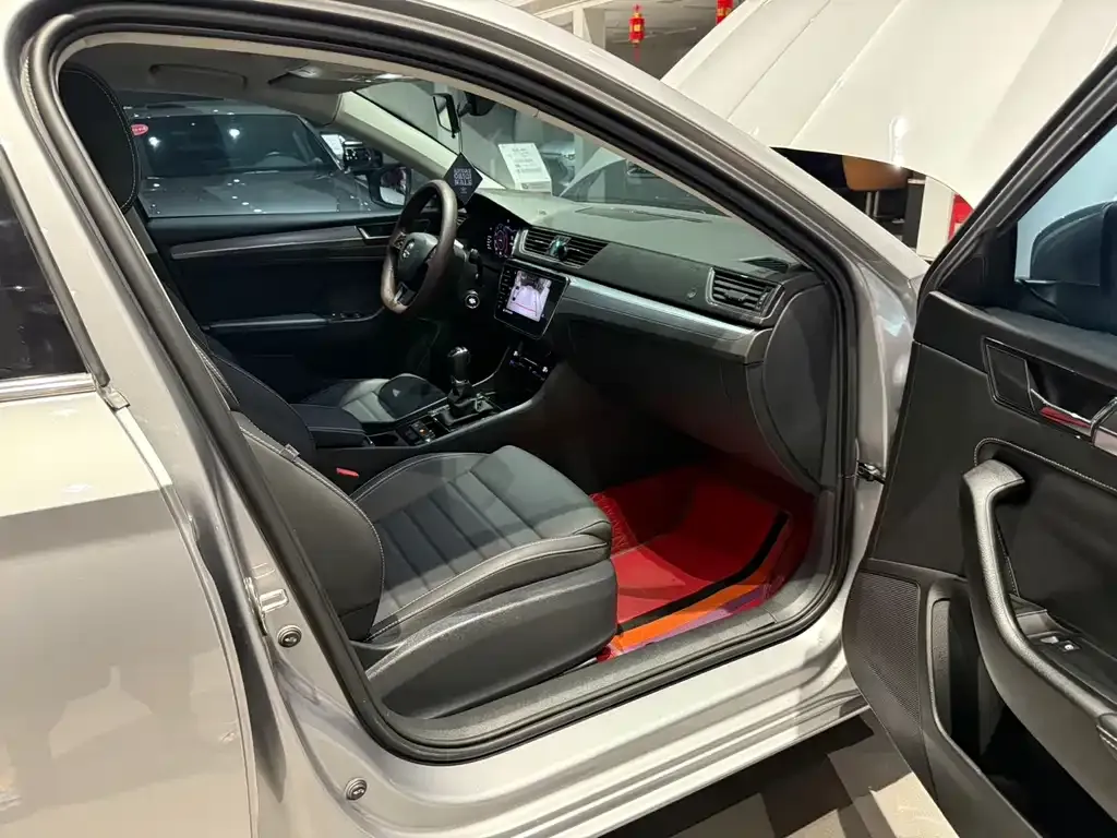 Skoda Superb — фото 10
