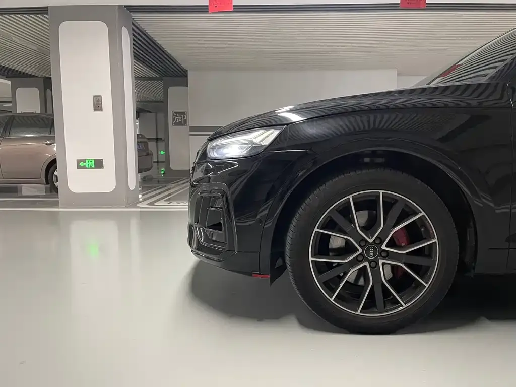 Audi SQ5 2022 из CN, фото 4