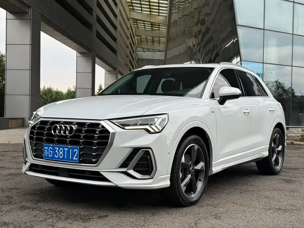 Audi Q3 — фото 1