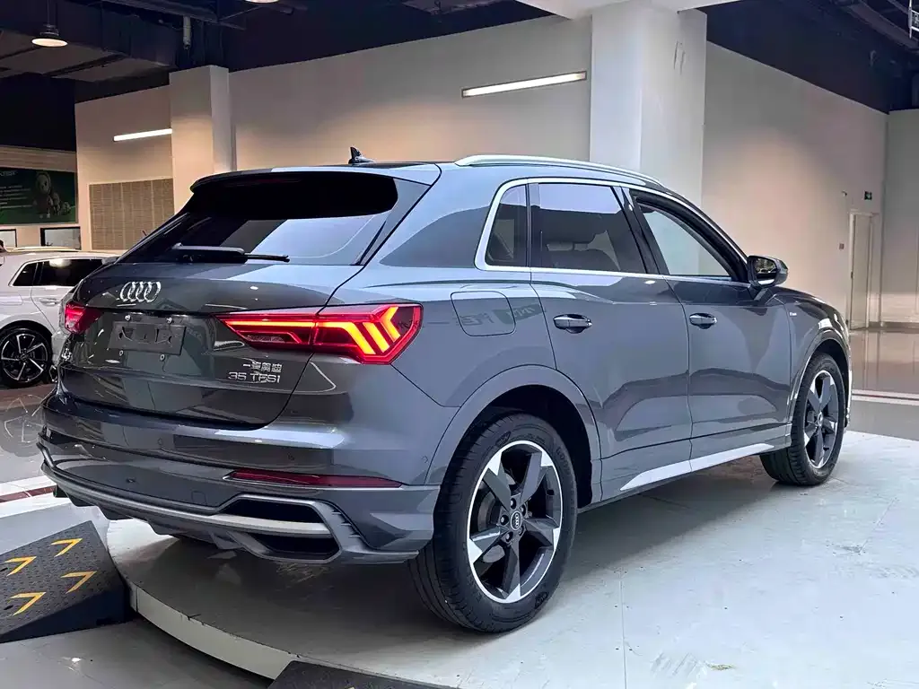 Audi Q3 — фото 8