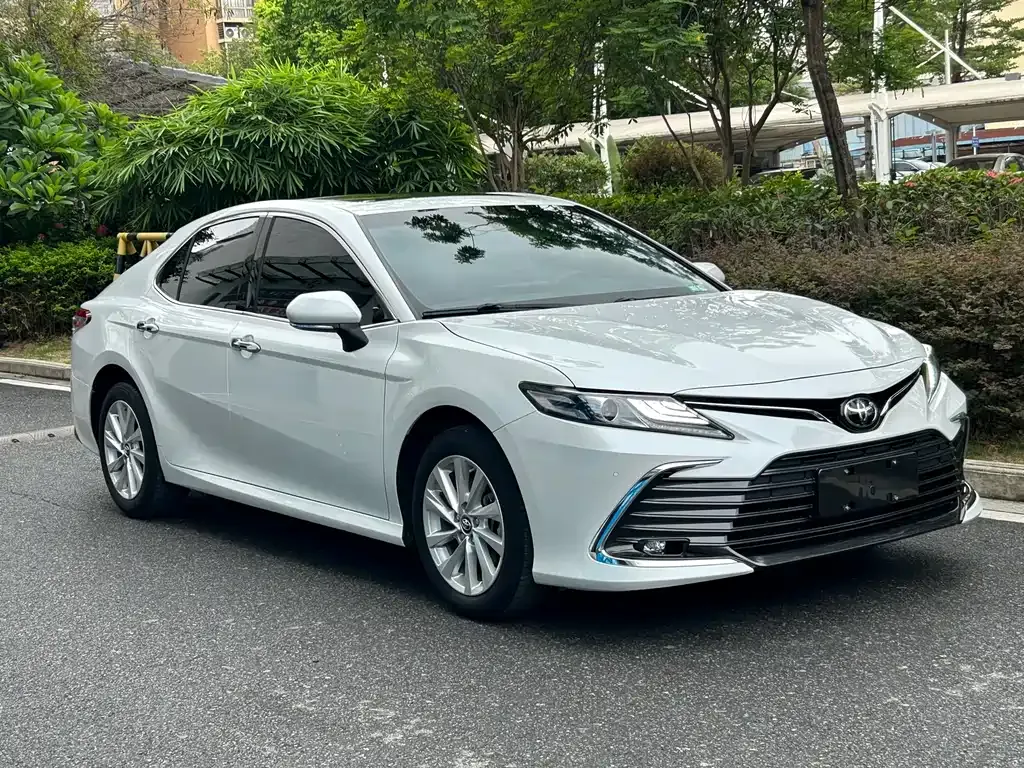 Toyota Camry — фото 7