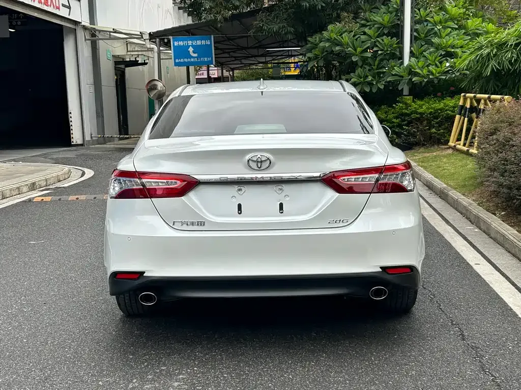 Toyota Camry — фото 8