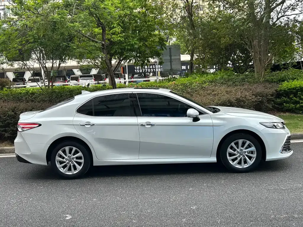 Toyota Camry — фото 6