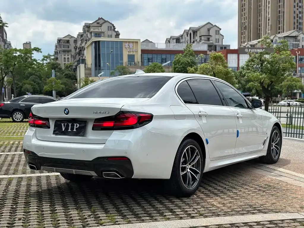 BMW 5 Series — фото 10