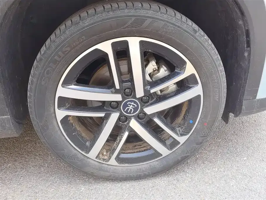 BYD L DM-i — фото 10