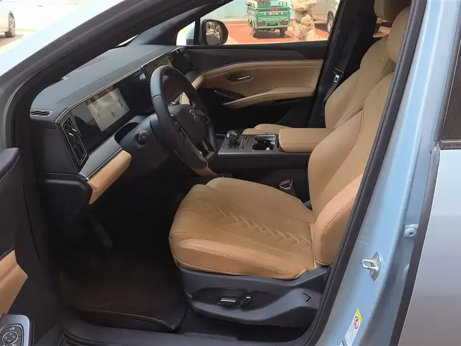 BYD L DM-i — фото 3