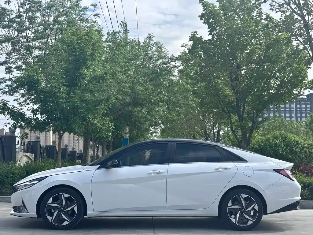 Hyundai Elantra — фото 10