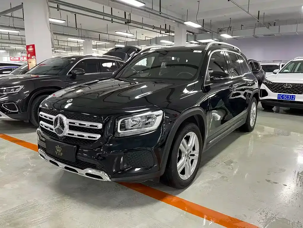 Mercedes-Benz GLB — фото 1