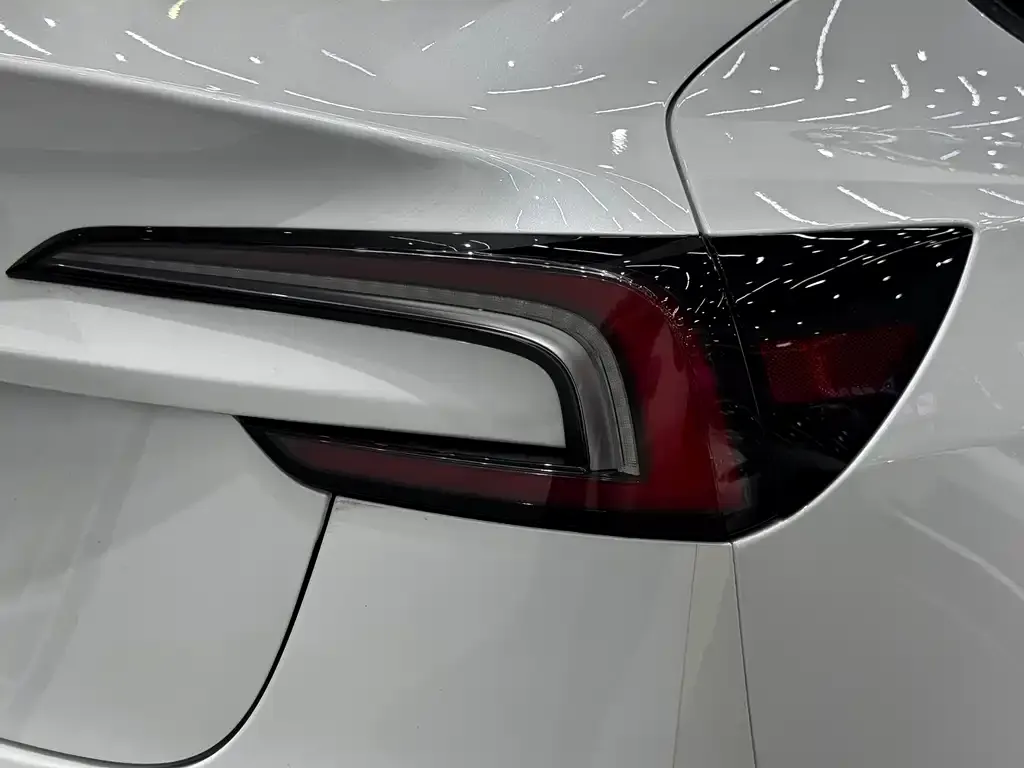 Tesla Model 3 — фото 2