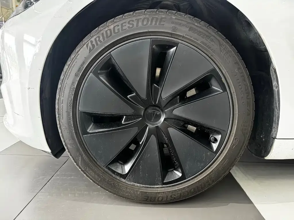 Tesla Model 3 — фото 10