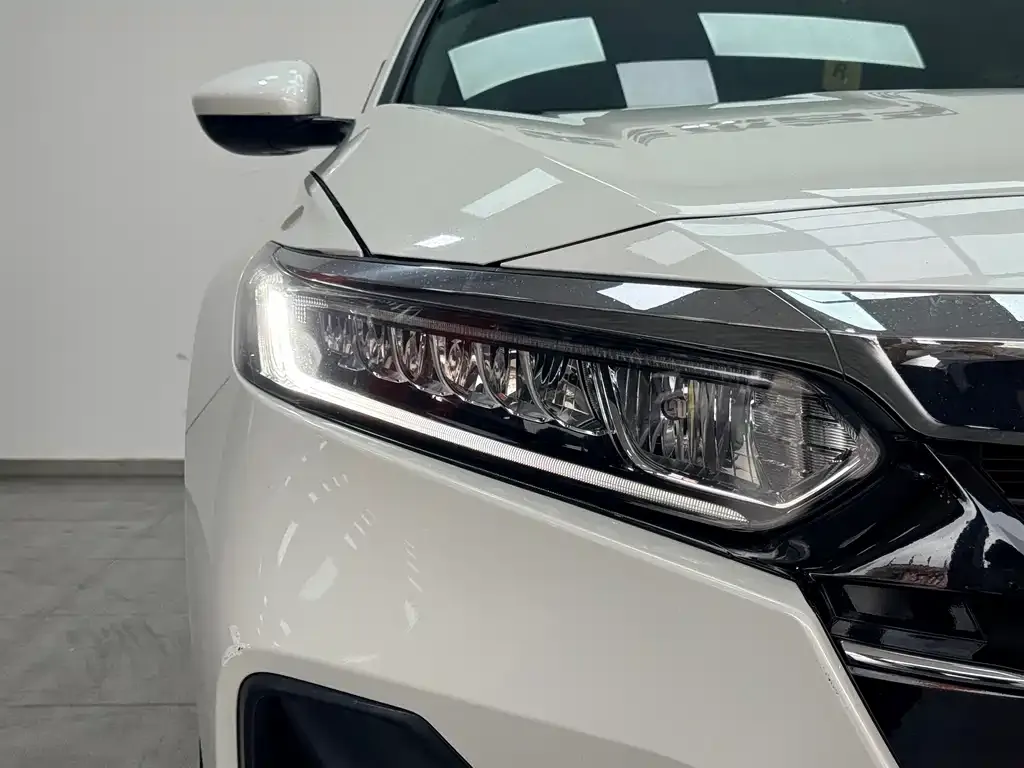 Honda Accord — фото 10