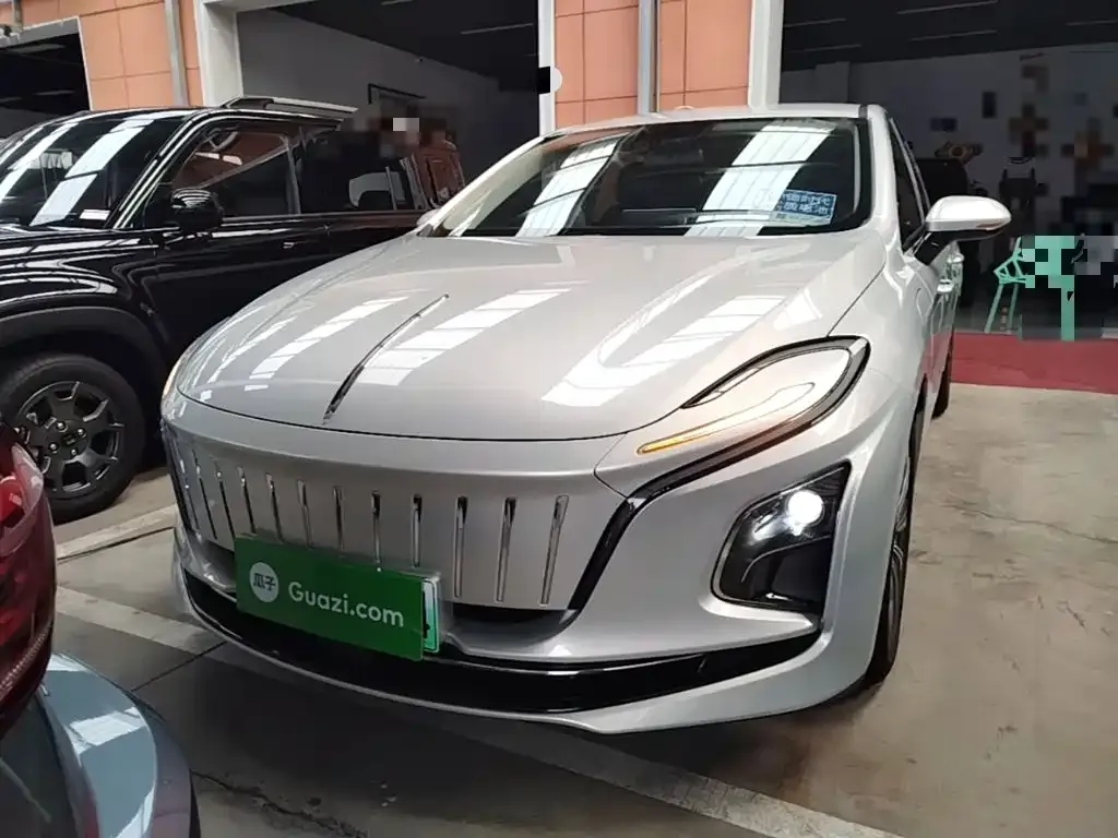 Hongqi E-QM5 — фото 6