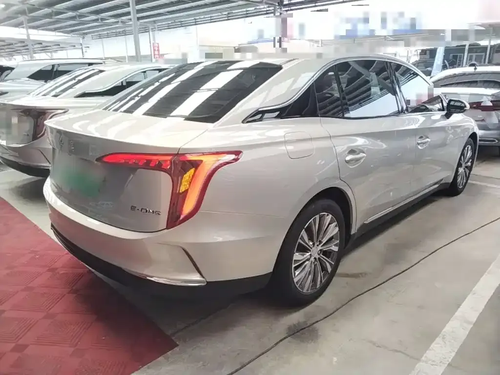 Hongqi E-QM5 — фото 5