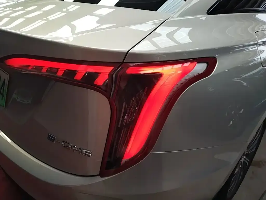 Hongqi E-QM5 — фото 2