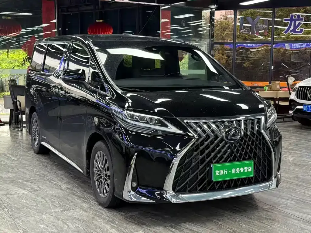 Lexus LM — фото 10