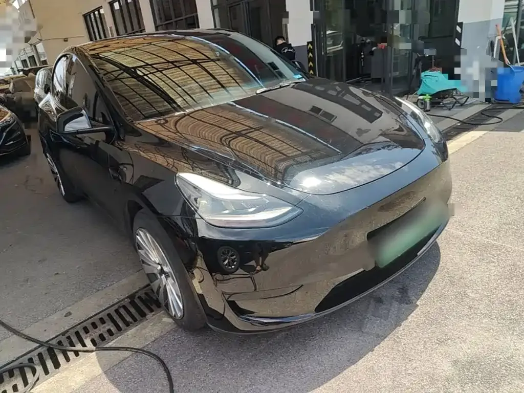 Tesla Model Y — фото 8