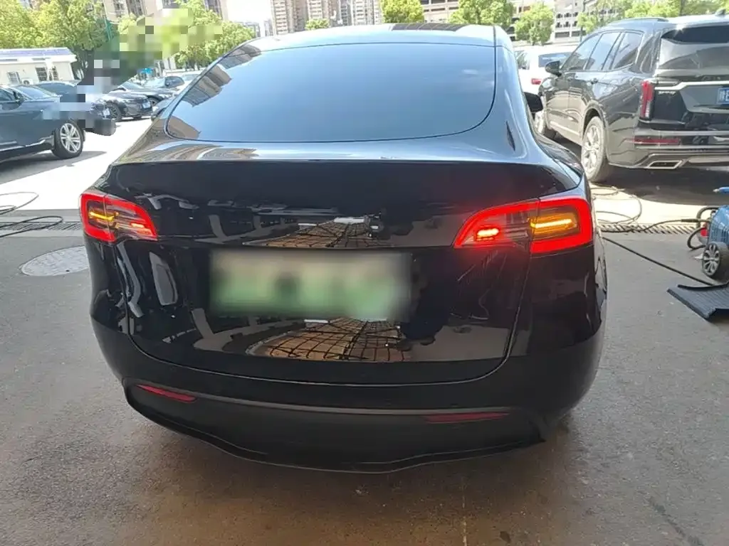 Tesla Model Y — фото 4