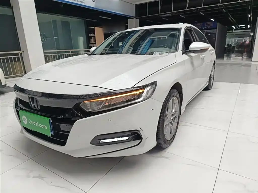 Honda Accord — фото 1