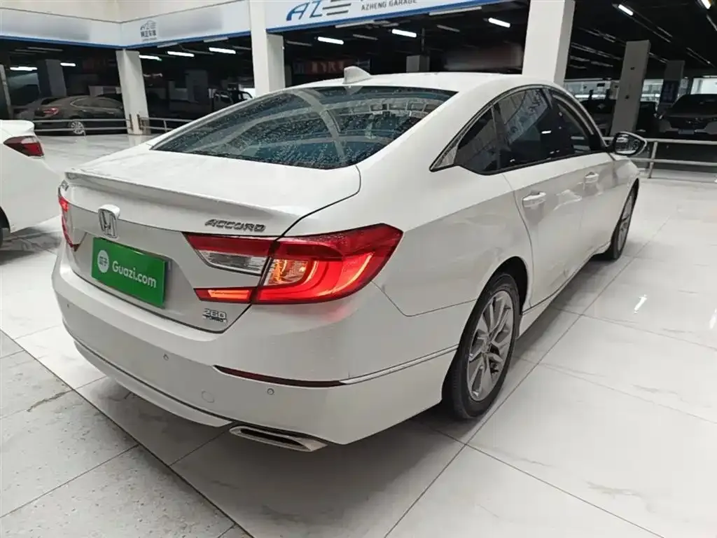 Honda Accord — фото 8