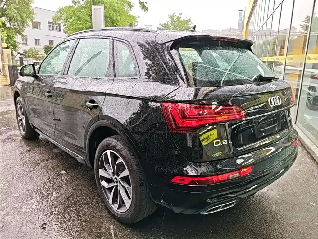 Audi Q5L — фото 6