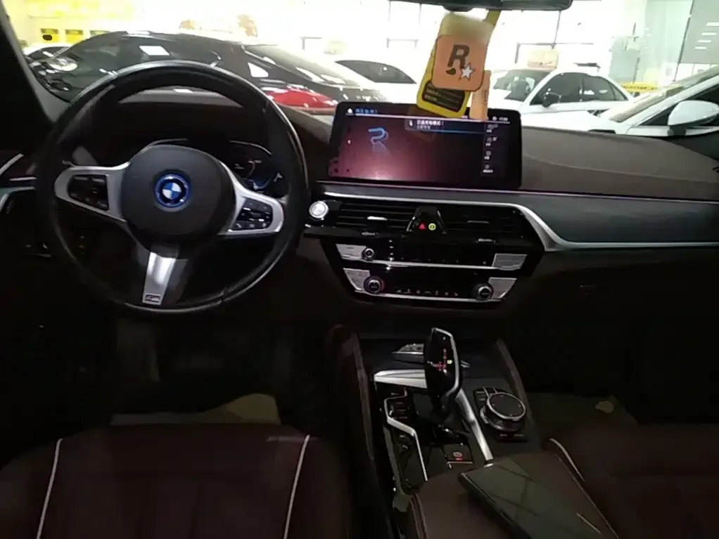 BMW 5 Series New Energy — фото 9