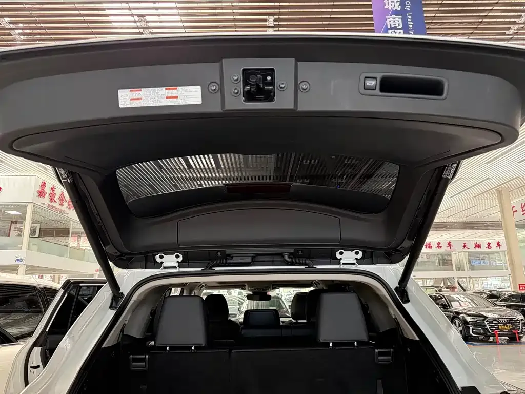 Toyota Highlander — фото 10