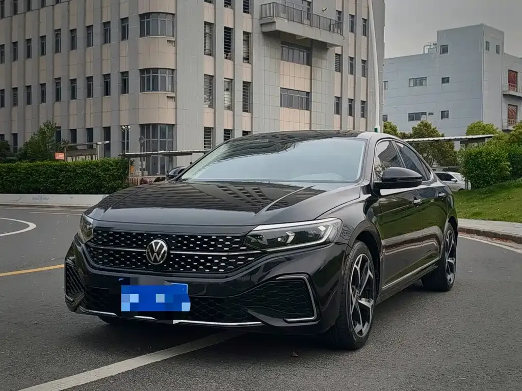 Volkswagen Passat — фото 1