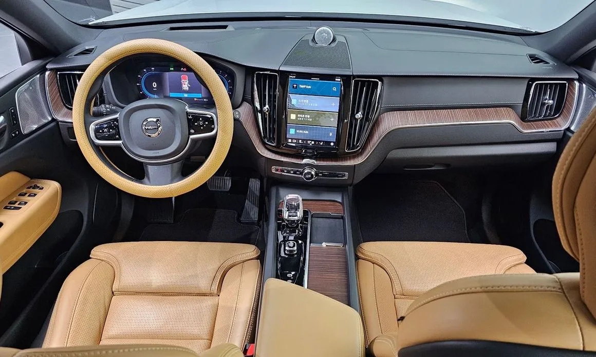 Volvo XC60 — фото 9