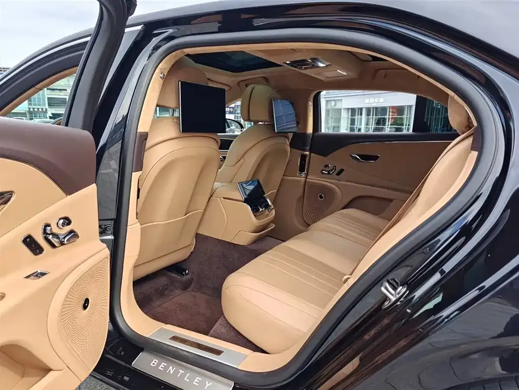 Bentley Flying Spur — фото 10