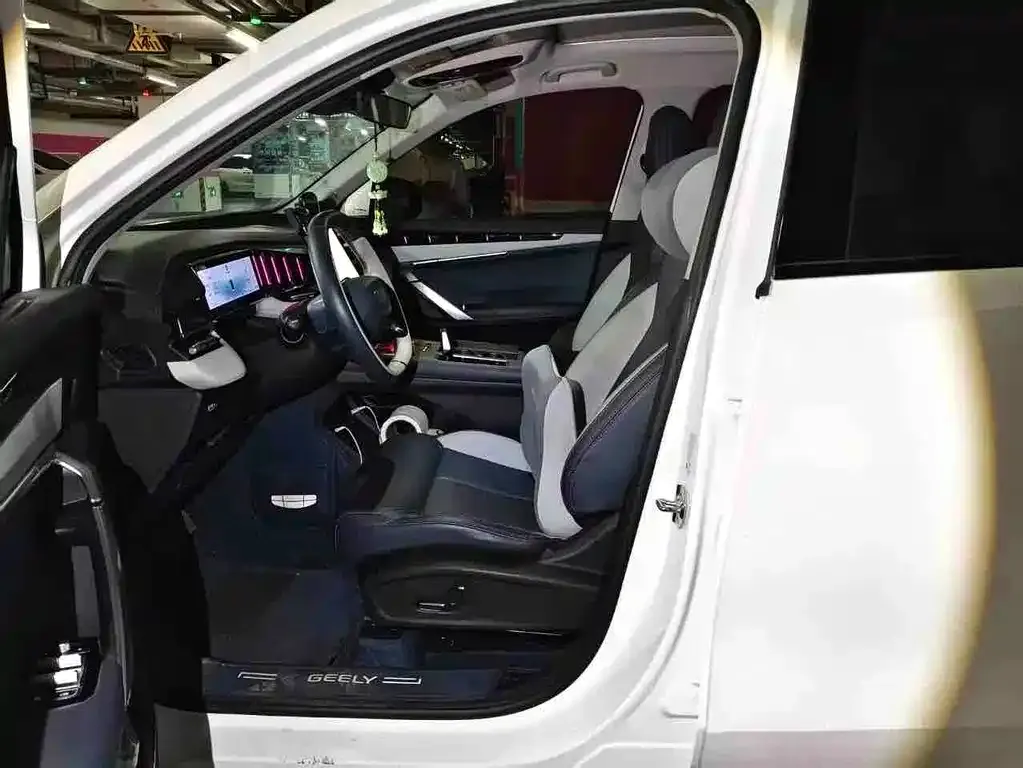 Geely Boyue L 2024 из CN, фото 3