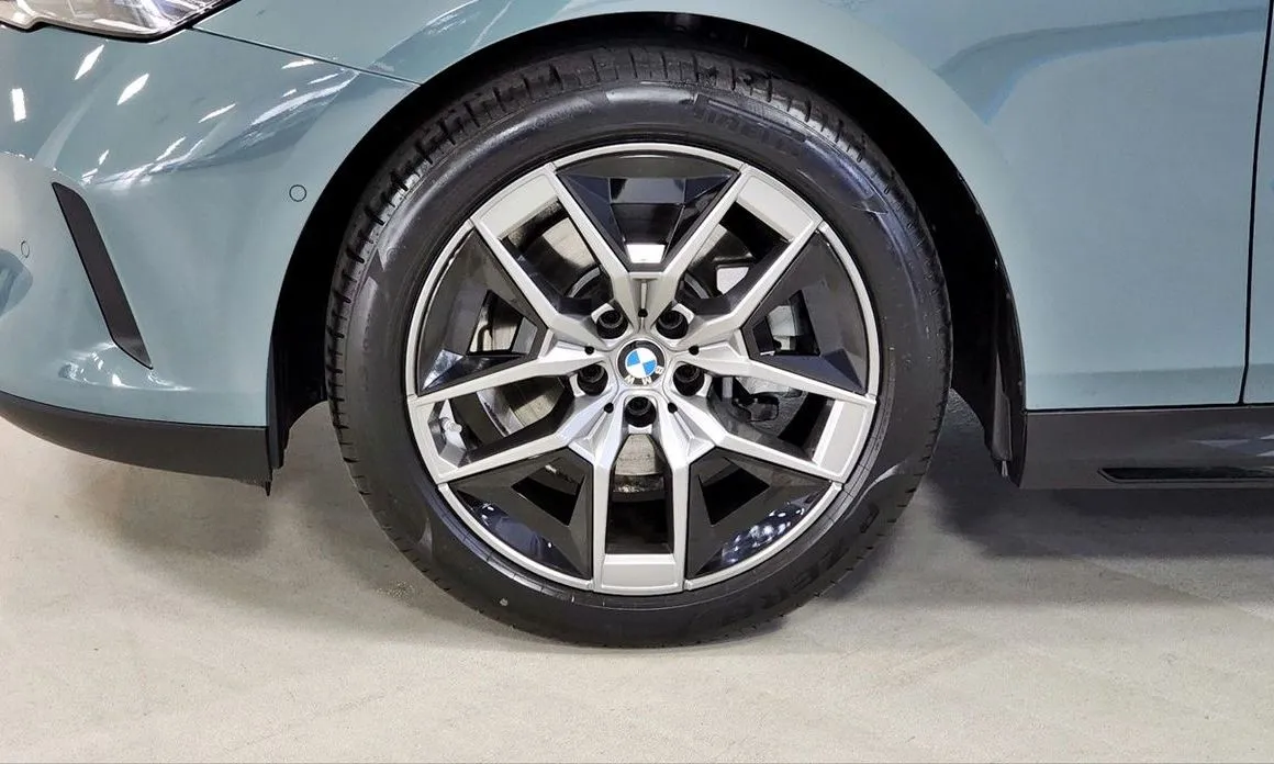 BMW 5-Series 2025 из KR, фото 8