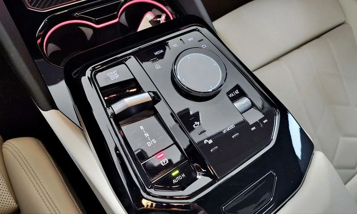BMW 5-Series 2025 из KR, фото 7