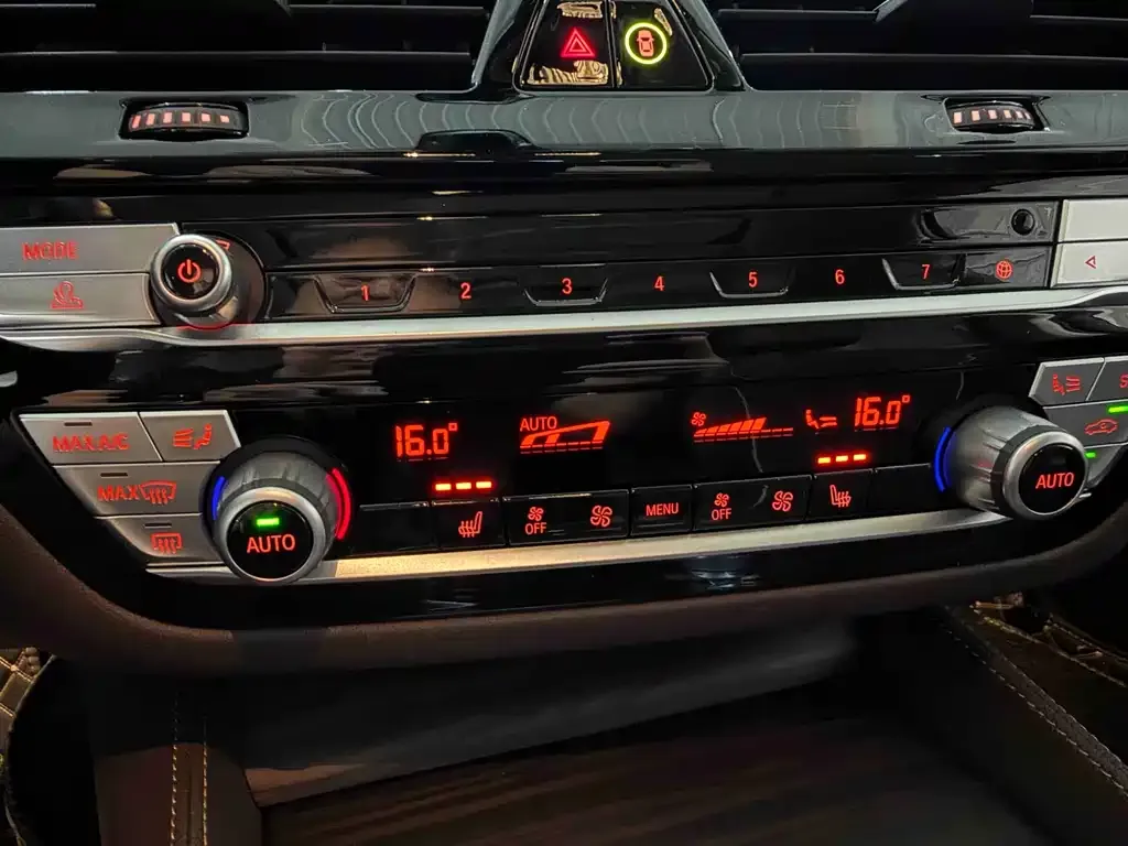 BMW 5 Series 2023 из CN, фото 2